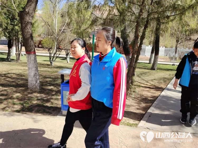 吕梁市离石区青年志愿者协会联合吕梁弘益心青年服务中心在莲花池公园共同为心青年策划了一场温馨而特别的活动 - 第13张