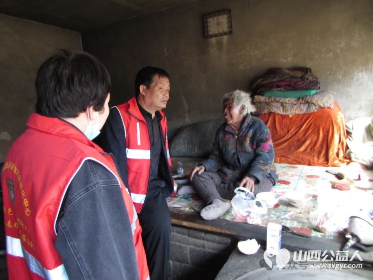 春暖三月学雷锋情暖孤寡老人心，忻州春晖公益活动站志愿者前往忻府区三交镇赤水村关爱孤寡老人为老人们送上了诚挚的关爱和爱心物资 - 第10张