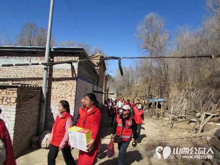 春暖三月学雷锋情暖孤寡老人心，忻州春晖公益活动站志愿者前往忻府区三交镇赤水村关爱孤寡老人为老人们送上了诚挚的关爱和爱心物资 - 第5张