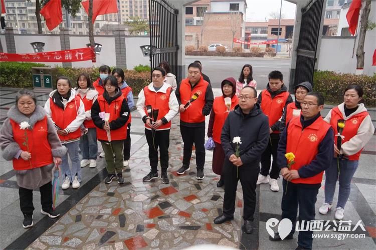 屯留正能量公益协会组织爱心志愿者来到屯留烈士陵园进行清明缅怀先烈扫墓公益活动 - 第9张 - 山西公益人 屯留正能量公益协会组织爱心志愿者来到屯留烈士陵园进行清明缅怀先烈扫墓公益活动 - 第9张