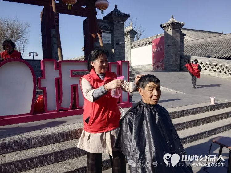 “爱心义剪进古城,一言一行靓秀容”忻州市爱心公益协会学雷锋月系列活动 - 第4张 - 山西公益人 “爱心义剪进古城,一言一行靓秀容”忻州市爱心公益协会学雷锋月系列活动 - 第4张