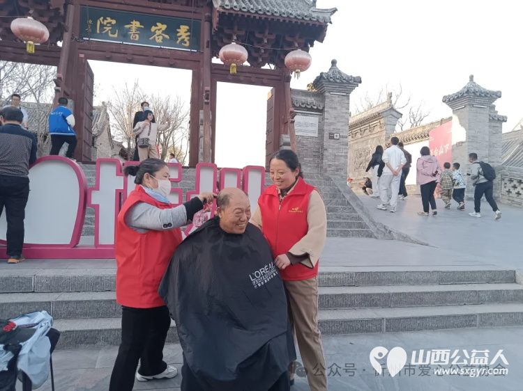 “爱心义剪进古城,一言一行靓秀容”忻州市爱心公益协会学雷锋月系列活动 - 第7张 - 山西公益人 “爱心义剪进古城,一言一行靓秀容”忻州市爱心公益协会学雷锋月系列活动 - 第7张