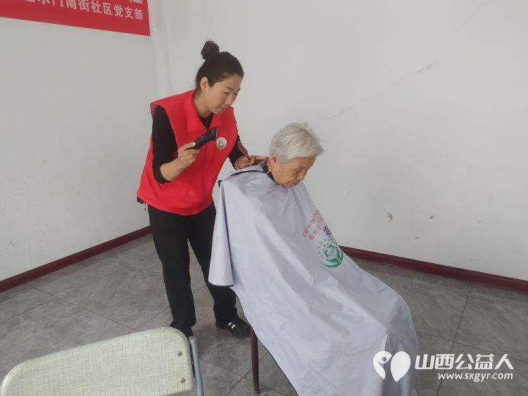 志愿服务进社区健康活动暖人心----介休市敬老协会去东南街道水门南街社区为社区居民爱心理发义诊 - 第7张 - 山西公益人 志愿服务进社区健康活动暖人心----介休市敬老协会去东南街道水门南街社区为社区居民爱心理发义诊 - 第7张