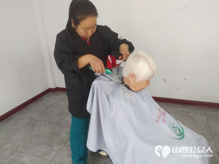志愿服务进社区健康活动暖人心----介休市敬老协会去东南街道水门南街社区为社区居民爱心理发义诊 - 第5张 - 山西公益人 志愿服务进社区健康活动暖人心----介休市敬老协会去东南街道水门南街社区为社区居民爱心理发义诊 - 第5张