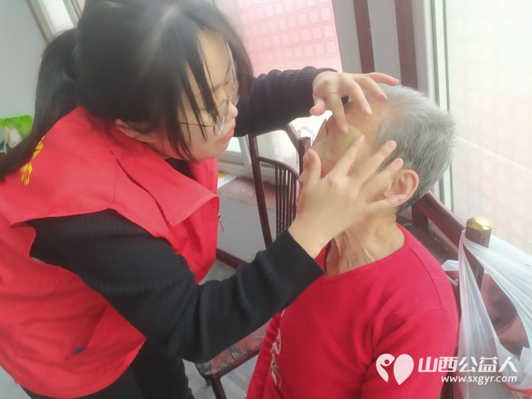 志愿服务进社区健康活动暖人心----介休市敬老协会去东南街道水门南街社区为社区居民爱心理发义诊 - 第13张 - 山西公益人 志愿服务进社区健康活动暖人心----介休市敬老协会去东南街道水门南街社区为社区居民爱心理发义诊 - 第13张