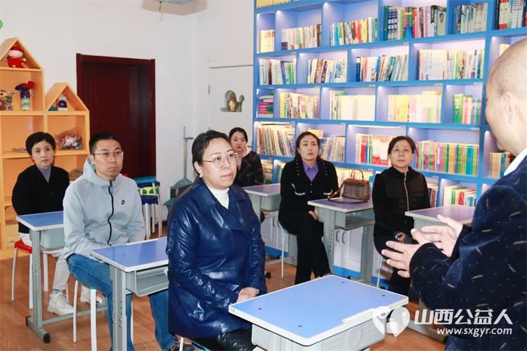 山西省职业技能鉴定中心来太原市灵星孤独症中心看望孩子们陪伴孩子们的康复训练 - 第5张 - 山西公益人 山西省职业技能鉴定中心来太原市灵星孤独症中心看望孩子们陪伴孩子们的康复训练 - 第5张