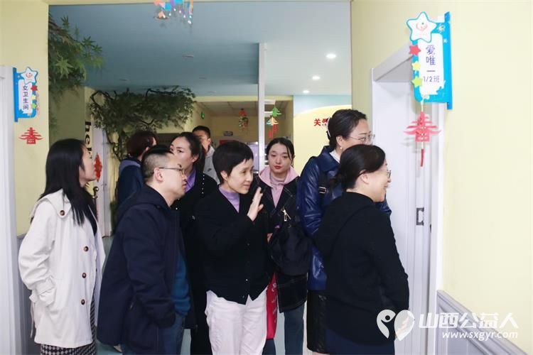 山西省职业技能鉴定中心来太原市灵星孤独症中心看望孩子们陪伴孩子们的康复训练 - 第4张 - 山西公益人 山西省职业技能鉴定中心来太原市灵星孤独症中心看望孩子们陪伴孩子们的康复训练 - 第4张