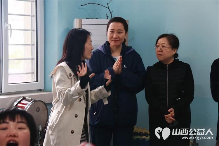 山西省职业技能鉴定中心来太原市灵星孤独症中心看望孩子们陪伴孩子们的康复训练 - 第3张 - 山西公益人 山西省职业技能鉴定中心来太原市灵星孤独症中心看望孩子们陪伴孩子们的康复训练 - 第3张