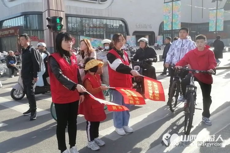 临汾市文明交通志愿者协会与交警共同携手为考生创造安全的交通环境提供保驾护航的服务 - 第2张