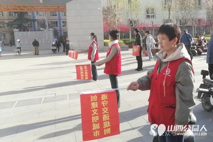 临汾市文明交通志愿者协会与交警共同携手为考生创造安全的交通环境提供保驾护航的服务 - 第9张