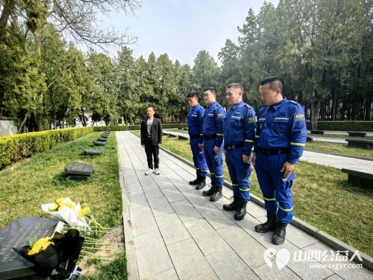 崇尚英雄缅怀革命先烈丨长治蓝天救援队到太行太岳烈士陵园开展“清明祭英烈”活动 - 第5张