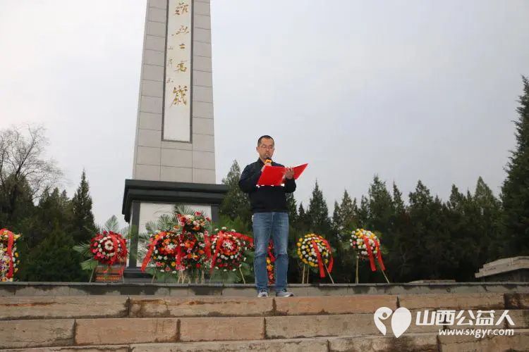 风起清明时传承爱国志 迎新街小学组织三到六年级少先队员前往黄坡烈士陵园进行清明祭扫活动 - 第4张