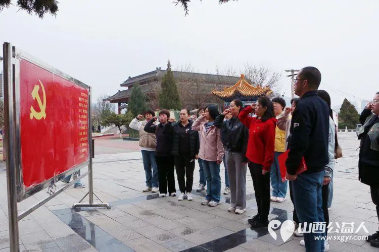 风起清明时传承爱国志 迎新街小学组织三到六年级少先队员前往黄坡烈士陵园进行清明祭扫活动 - 第5张