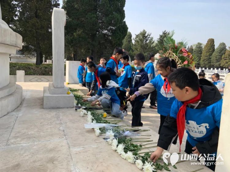 太原市儿童义工团组织志愿者家庭在双塔烈士陵园举行缅怀先烈致敬英雄祭扫活动 - 第17张
