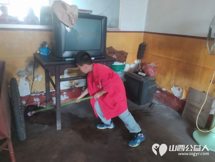 介休市敬老协会志愿者走进洪山镇上曹麻村88岁特困老人胡有宁家送温暖活动 - 第28张 - 山西公益人 介休市敬老协会志愿者走进洪山镇上曹麻村88岁特困老人胡有宁家送温暖活动 - 第28张