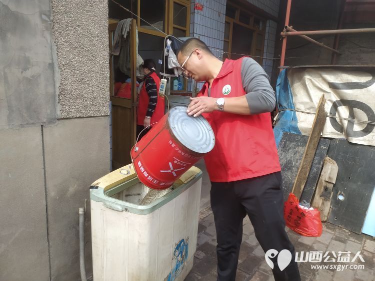 介休市敬老协会志愿者走进洪山镇上曹麻村88岁特困老人胡有宁家送温暖活动 - 第33张 - 山西公益人 介休市敬老协会志愿者走进洪山镇上曹麻村88岁特困老人胡有宁家送温暖活动 - 第33张