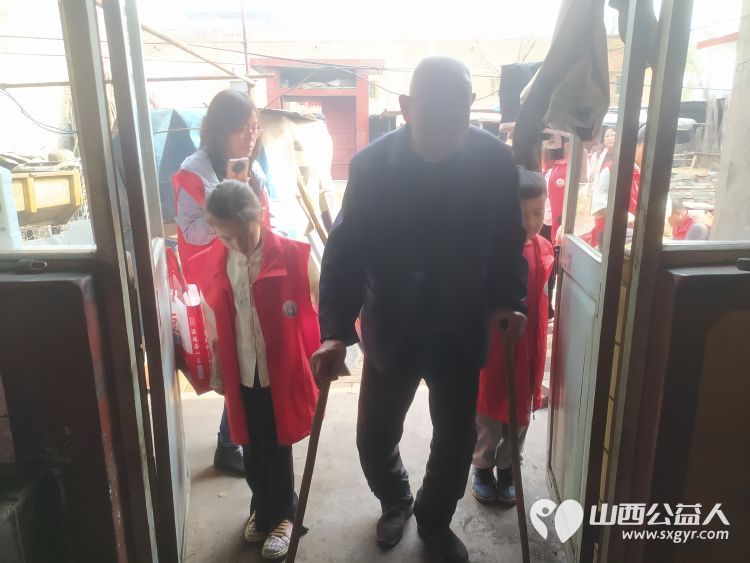 介休市敬老协会志愿者走进洪山镇上曹麻村88岁特困老人胡有宁家送温暖活动 - 第18张 - 山西公益人 介休市敬老协会志愿者走进洪山镇上曹麻村88岁特困老人胡有宁家送温暖活动 - 第18张