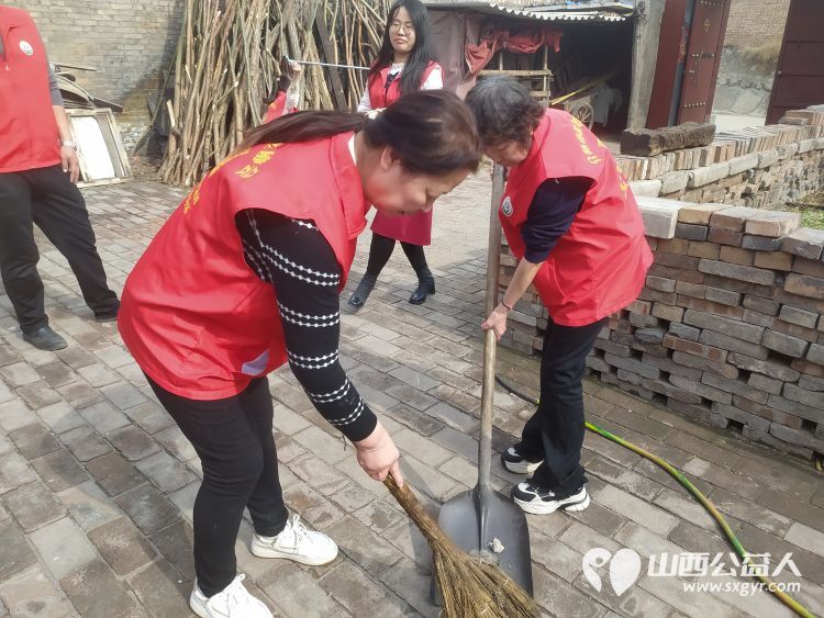 介休市敬老协会志愿者走进洪山镇上曹麻村88岁特困老人胡有宁家送温暖活动 - 第32张 - 山西公益人 介休市敬老协会志愿者走进洪山镇上曹麻村88岁特困老人胡有宁家送温暖活动 - 第32张