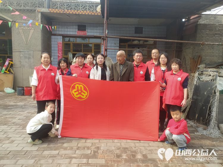 介休市敬老协会志愿者走进洪山镇上曹麻村88岁特困老人胡有宁家送温暖活动 - 第3张 - 山西公益人 介休市敬老协会志愿者走进洪山镇上曹麻村88岁特困老人胡有宁家送温暖活动 - 第3张