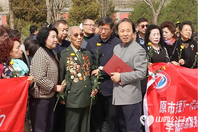 太原市传统文化研究会太原市关爱下一代志愿者协会联合省城十多家社会团体开展祭奠英烈活动 - 第20张 - 山西公益人 太原市传统文化研究会太原市关爱下一代志愿者协会联合省城十多家社会团体开展祭奠英烈活动 - 第20张