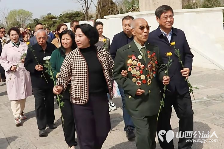 太原市传统文化研究会太原市关爱下一代志愿者协会联合省城十多家社会团体开展祭奠英烈活动 - 第25张 - 山西公益人 太原市传统文化研究会太原市关爱下一代志愿者协会联合省城十多家社会团体开展祭奠英烈活动 - 第25张