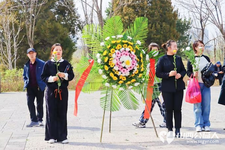 太原市传统文化研究会太原市关爱下一代志愿者协会联合省城十多家社会团体开展祭奠英烈活动 - 第37张 - 山西公益人 太原市传统文化研究会太原市关爱下一代志愿者协会联合省城十多家社会团体开展祭奠英烈活动 - 第37张