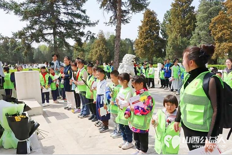 太原市传统文化研究会太原市关爱下一代志愿者协会联合省城十多家社会团体开展祭奠英烈活动 - 第31张 - 山西公益人 太原市传统文化研究会太原市关爱下一代志愿者协会联合省城十多家社会团体开展祭奠英烈活动 - 第31张