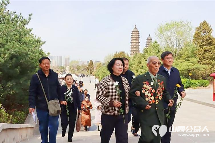 太原市传统文化研究会太原市关爱下一代志愿者协会联合省城十多家社会团体开展祭奠英烈活动 - 第22张 - 山西公益人 太原市传统文化研究会太原市关爱下一代志愿者协会联合省城十多家社会团体开展祭奠英烈活动 - 第22张