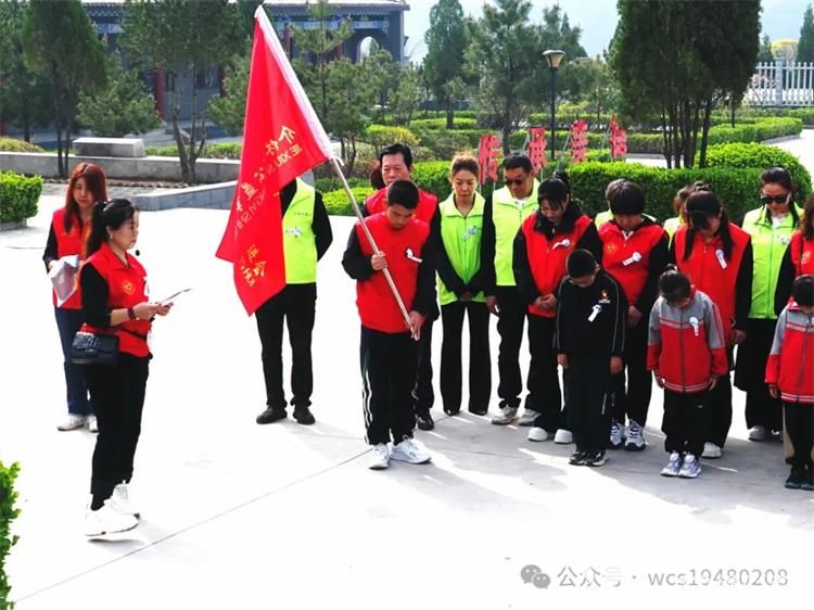 中共介休市公益事业促进会联合文明北街社区党支部于2024年清明节到介休烈士陵园扫墓 - 第10张 - 山西公益人 中共介休市公益事业促进会联合文明北街社区党支部于2024年清明节到介休烈士陵园扫墓 - 第10张