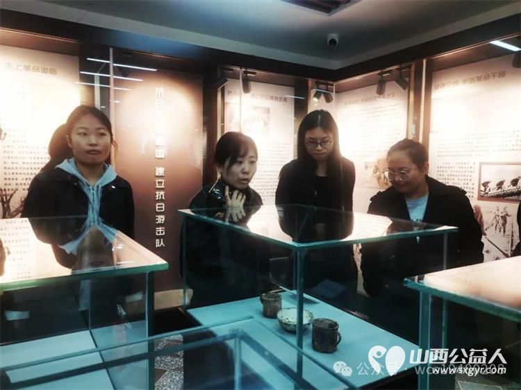 中共介休市公益事业促进会联合文明北街社区党支部于2024年清明节到介休烈士陵园扫墓 - 第31张 - 山西公益人 中共介休市公益事业促进会联合文明北街社区党支部于2024年清明节到介休烈士陵园扫墓 - 第31张