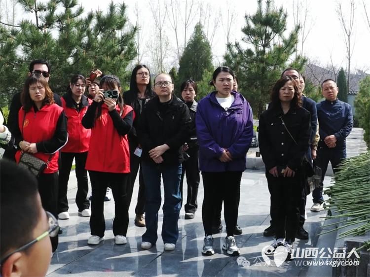 中共介休市公益事业促进会联合文明北街社区党支部于2024年清明节到介休烈士陵园扫墓 - 第27张 - 山西公益人 中共介休市公益事业促进会联合文明北街社区党支部于2024年清明节到介休烈士陵园扫墓 - 第27张
