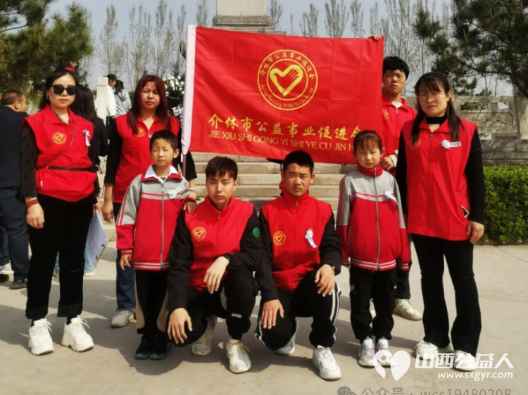 中共介休市公益事业促进会联合文明北街社区党支部于2024年清明节到介休烈士陵园扫墓 - 第12张 - 山西公益人 中共介休市公益事业促进会联合文明北街社区党支部于2024年清明节到介休烈士陵园扫墓 - 第12张