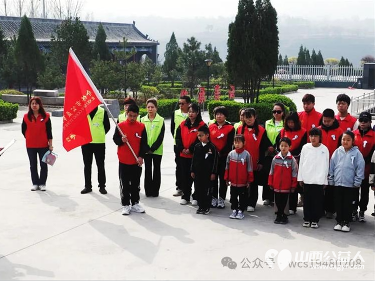 中共介休市公益事业促进会联合文明北街社区党支部于2024年清明节到介休烈士陵园扫墓 - 第2张 - 山西公益人 中共介休市公益事业促进会联合文明北街社区党支部于2024年清明节到介休烈士陵园扫墓 - 第2张