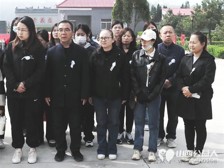 中共介休市公益事业促进会联合文明北街社区党支部于2024年清明节到介休烈士陵园扫墓 - 第20张 - 山西公益人 中共介休市公益事业促进会联合文明北街社区党支部于2024年清明节到介休烈士陵园扫墓 - 第20张