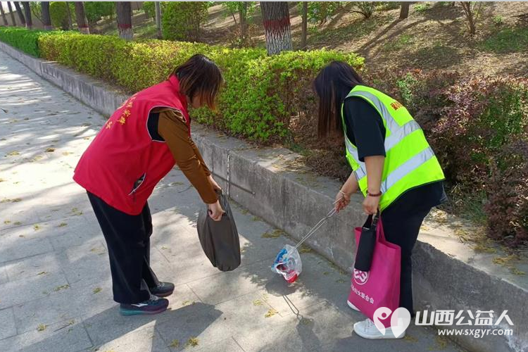 文水县爱心帮扶志愿者协会开展倾心同护文峪河携手共创文水城的文明志愿活动 - 第5张
