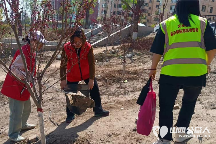 文水县爱心帮扶志愿者协会开展倾心同护文峪河携手共创文水城的文明志愿活动 - 第4张