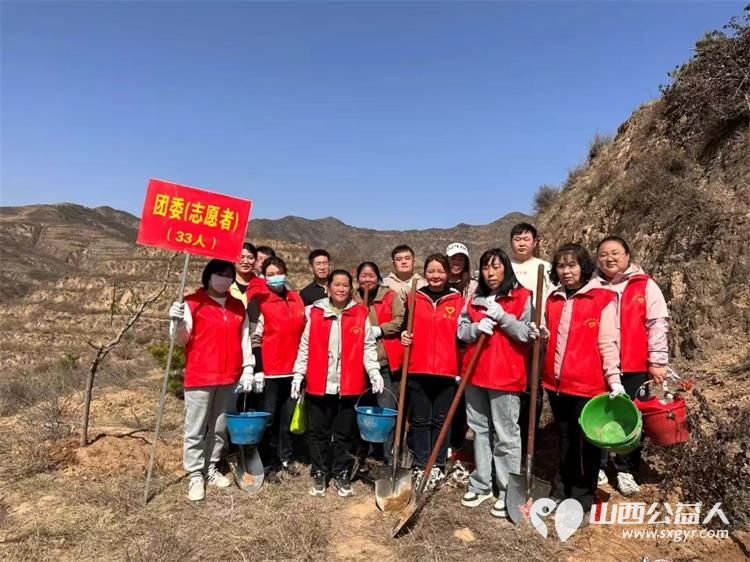 娄烦县青年志愿者协会志愿者前往马家庄乡潘家庄村阳坡梁参加全县全民义务植树活动 - 第1张