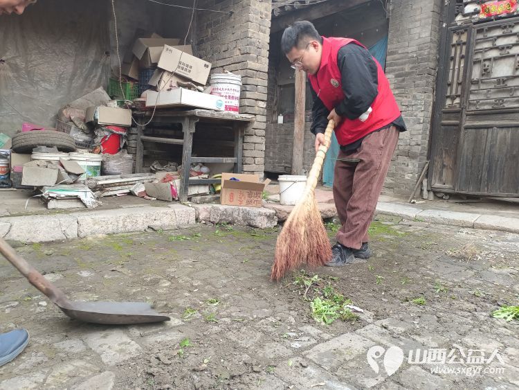 介休市敬老协会在洪山镇北两水村入户85岁特困老人李光成家中料理家务清理卫生包香味可口的饺子 - 第7张 - 山西公益人 介休市敬老协会在洪山镇北两水村入户85岁特困老人李光成家中料理家务清理卫生包香味可口的饺子 - 第7张