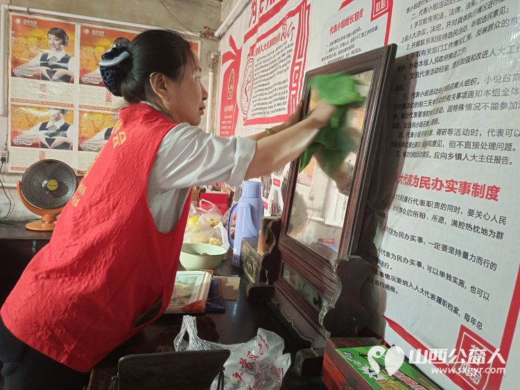 介休市敬老协会在洪山镇北两水村入户85岁特困老人李光成家中料理家务清理卫生包香味可口的饺子 - 第2张 - 山西公益人 介休市敬老协会在洪山镇北两水村入户85岁特困老人李光成家中料理家务清理卫生包香味可口的饺子 - 第2张