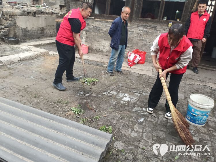 介休市敬老协会在洪山镇北两水村入户85岁特困老人李光成家中料理家务清理卫生包香味可口的饺子 - 第6张 - 山西公益人 介休市敬老协会在洪山镇北两水村入户85岁特困老人李光成家中料理家务清理卫生包香味可口的饺子 - 第6张
