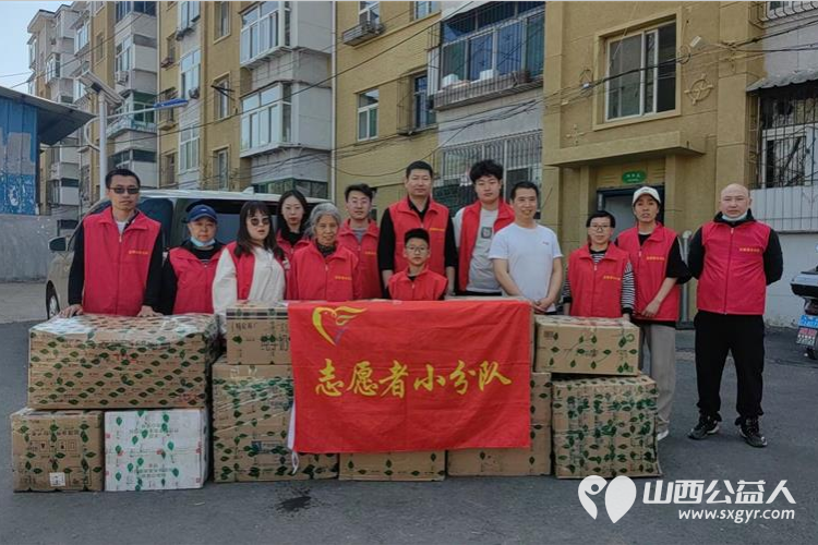 情系困境儿童爱心温暖捐助 太原市志愿者小分队募集到的各种鞋子打包发给贫困学生 - 第1张