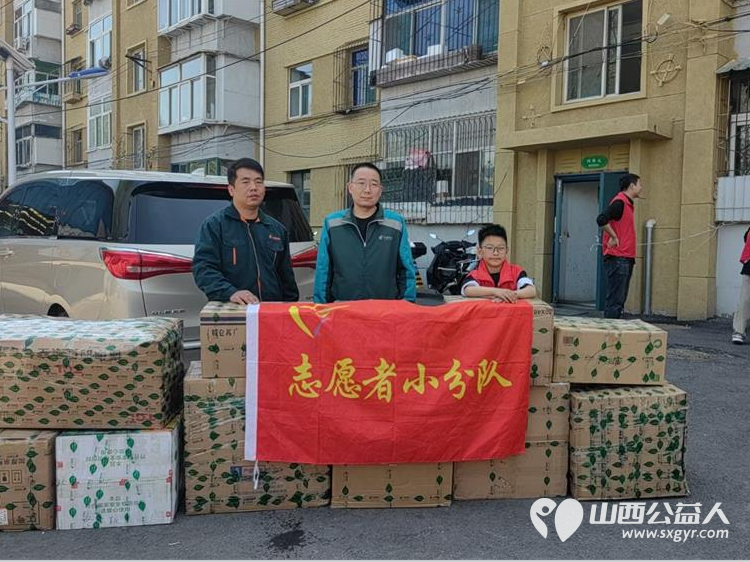 情系困境儿童爱心温暖捐助 太原市志愿者小分队募集到的各种鞋子打包发给贫困学生 - 第2张