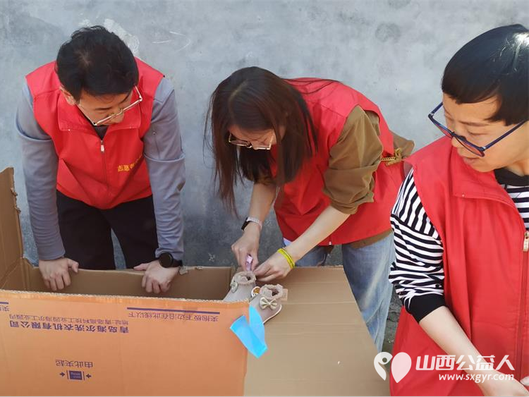 情系困境儿童爱心温暖捐助 太原市志愿者小分队募集到的各种鞋子打包发给贫困学生 - 第25张