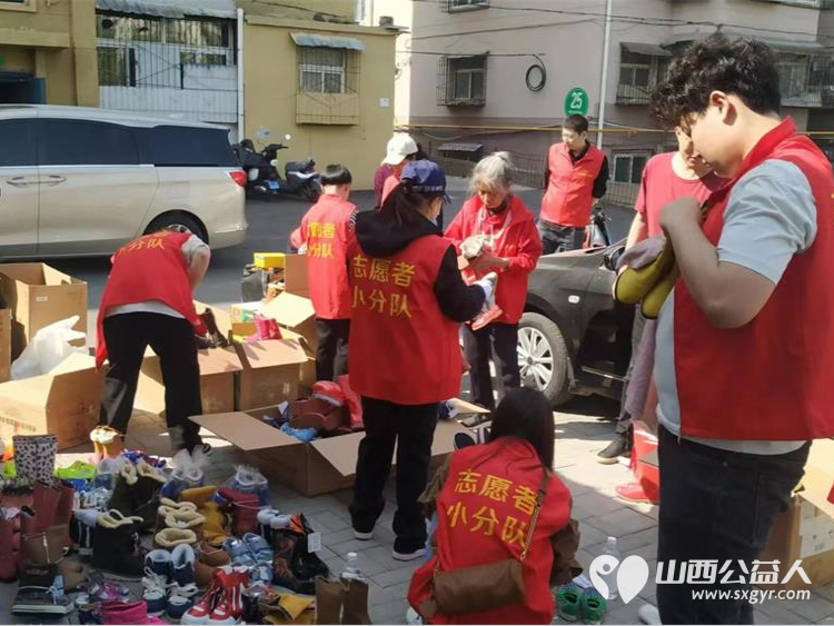 情系困境儿童爱心温暖捐助 太原市志愿者小分队募集到的各种鞋子打包发给贫困学生 - 第7张