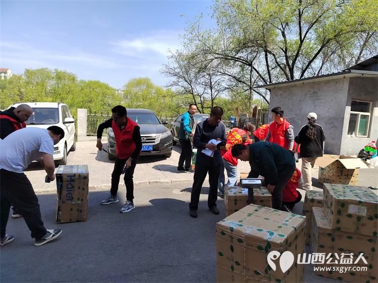 情系困境儿童爱心温暖捐助 太原市志愿者小分队募集到的各种鞋子打包发给贫困学生 - 第16张