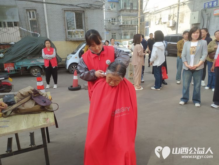 志愿服务进社区健康活动暖人心——介休市敬老协会走进西南街道绵山南街社区服务老人 - 第17张 - 山西公益人 志愿服务进社区健康活动暖人心——介休市敬老协会走进西南街道绵山南街社区服务老人 - 第17张