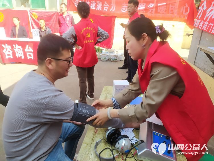 志愿服务进社区健康活动暖人心——介休市敬老协会走进西南街道绵山南街社区服务老人 - 第9张 - 山西公益人 志愿服务进社区健康活动暖人心——介休市敬老协会走进西南街道绵山南街社区服务老人 - 第9张