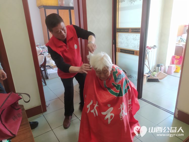 志愿服务进社区健康活动暖人心——介休市敬老协会走进西南街道绵山南街社区服务老人 - 第12张 - 山西公益人 志愿服务进社区健康活动暖人心——介休市敬老协会走进西南街道绵山南街社区服务老人 - 第12张