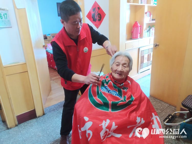 志愿服务进社区健康活动暖人心——介休市敬老协会走进西南街道绵山南街社区服务老人 - 第6张 - 山西公益人 志愿服务进社区健康活动暖人心——介休市敬老协会走进西南街道绵山南街社区服务老人 - 第6张