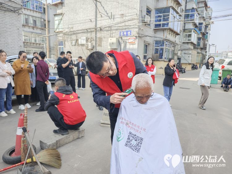 志愿服务进社区健康活动暖人心——介休市敬老协会走进西南街道绵山南街社区服务老人 - 第4张 - 山西公益人 志愿服务进社区健康活动暖人心——介休市敬老协会走进西南街道绵山南街社区服务老人 - 第4张